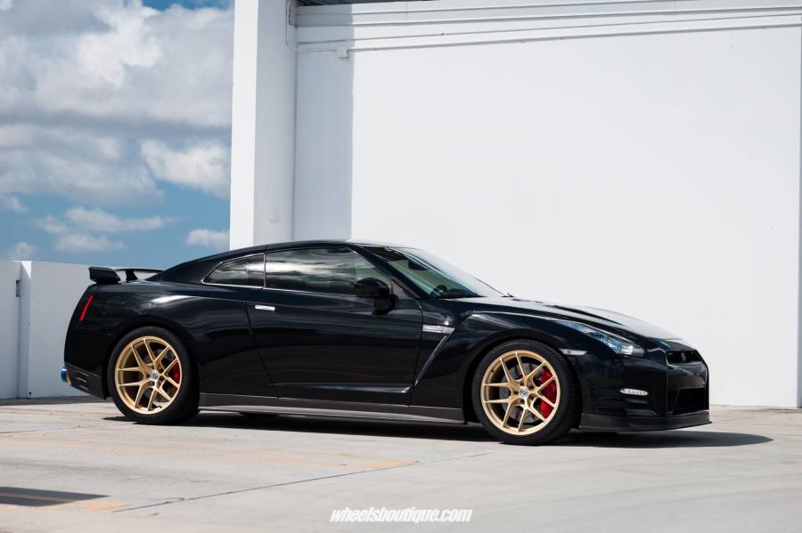  Nissan GT-R on HRE Wheels (R101 Lightweight) 2019 года  (фото 11 из 12)